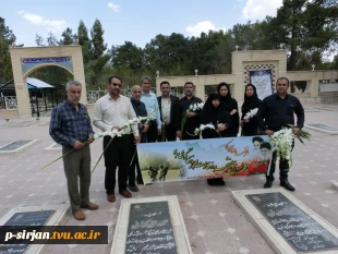 غبار روبی وگلباران قبور مطهر شهدا به مناسبت آزادسازی خرمشهر