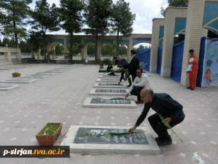 غبار روبی وگلباران قبور مطهر شهدا به مناسبت آزادسازی خرمشهر