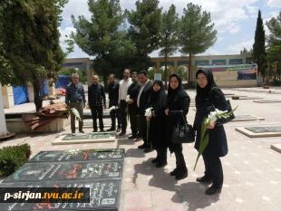 غبار روبی وگلباران قبور مطهر شهدا به مناسبت آزادسازی خرمشهر