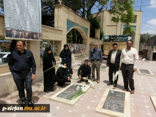 غبار روبی وگلباران قبور مطهر شهدا به مناسبت آزادسازی خرمشهر